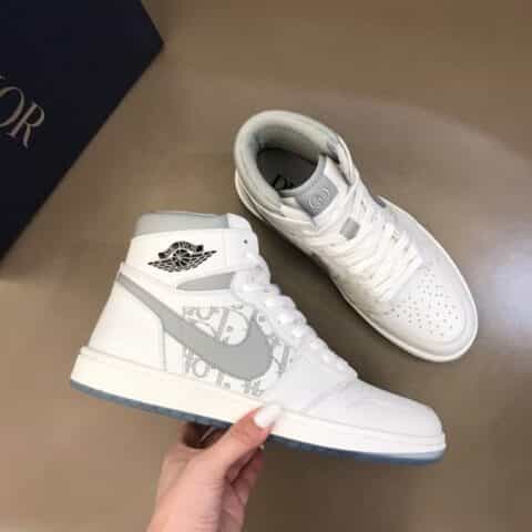 Nike & Dior 由小牛皮制成联名系带低帮休闲运动鞋