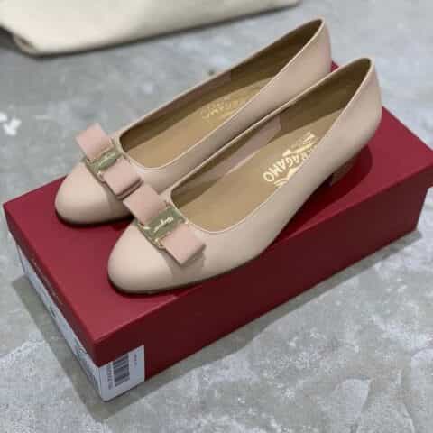 SF salvatore Ferraga*o 菲拉*慕Vara蝴蝶结经典款半内里中跟单鞋