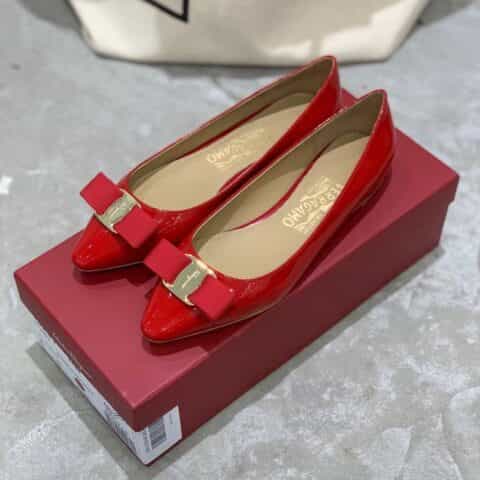 SF salvatore Ferraga*o 菲拉*慕春夏新款布扣尖头细跟浅口漆皮单鞋