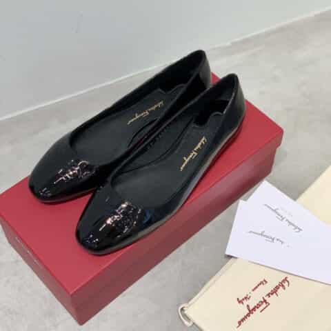 SF salvatore Ferraga*o 菲拉*慕芭蕾舞烫压纹漆皮平底鞋鞋
