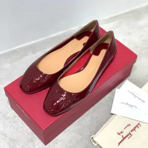 SF salvatore Ferraga*o 菲拉*慕芭蕾舞烫压纹漆皮平底鞋鞋