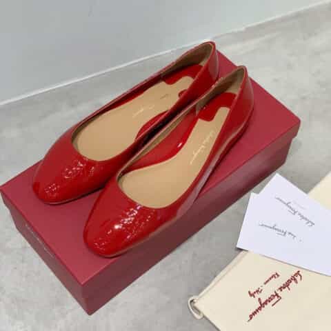 SF salvatore Ferraga*o 菲拉*慕芭蕾舞烫压纹漆皮平底鞋鞋