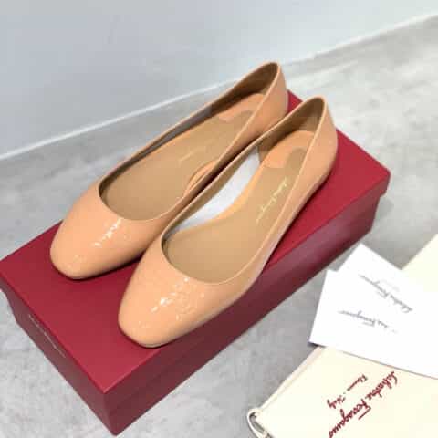 SF salvatore Ferraga*o 菲拉*慕芭蕾舞烫压纹漆皮平底鞋鞋