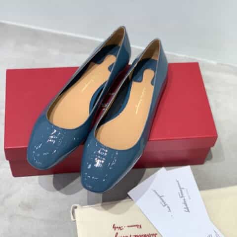 SF salvatore Ferraga*o 菲拉*慕芭蕾舞烫压纹漆皮平底鞋鞋