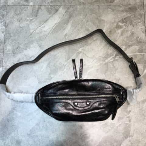 Balenciaga巴黎世家爆裂纹小牛皮材质机车型胸包腰包933