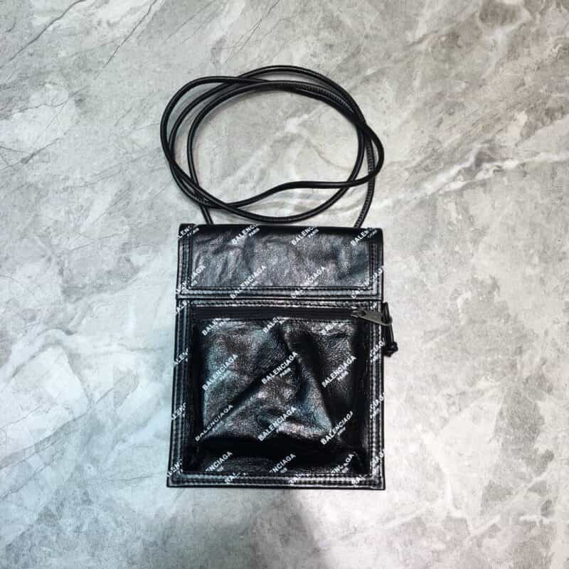 Balenciaga巴黎世家数码烫logo原版进口褶皱皮手机包皮绳挎包