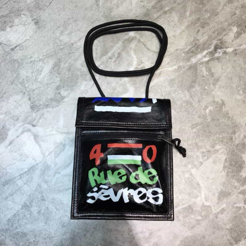 Balenciaga巴黎世家数码烫logo原版进口褶皱皮手机包皮绳挎包
