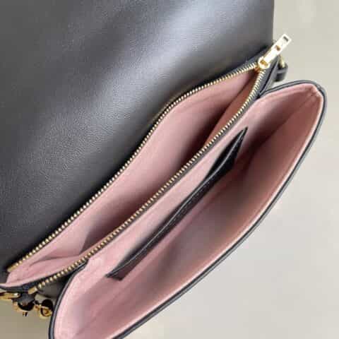 Louis Vuitton LV Pochette Coussin 链条包 M80742
