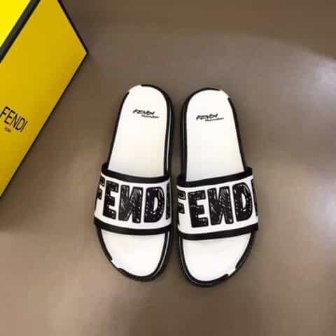 FENDI芬迪   鞋面为3D打印牛皮经典男士拖鞋