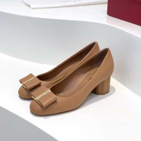 SF salvatore Ferraga*o 菲拉*慕全新vara超大蝴蝶结圆头梅花跟高跟鞋