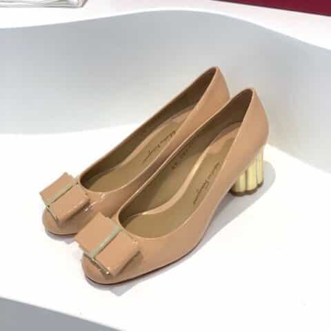 SF salvatore Ferraga*o 菲拉*慕 全新vara超大蝴蝶结圆头梅花跟高跟鞋