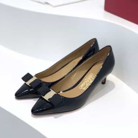 SF salvatore Ferraga*o 菲拉*慕 布扣尖头浅口漆皮单鞋
