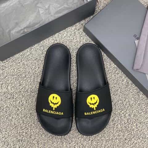 BALENCIAGA巴黎世家 采用字母印花橡胶情侣沙滩拖鞋