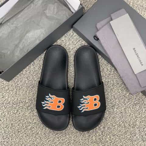 BALENCIAGA巴黎世家 采用字母印花橡胶情侣沙滩拖鞋