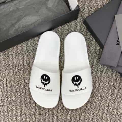 BALENCIAGA巴黎世家 采用字母印花橡胶情侣沙滩拖鞋