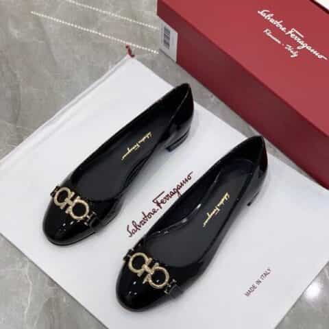 SF Ferraga*o  菲拉*慕 新款圆头马蹄扣粗跟平底单鞋