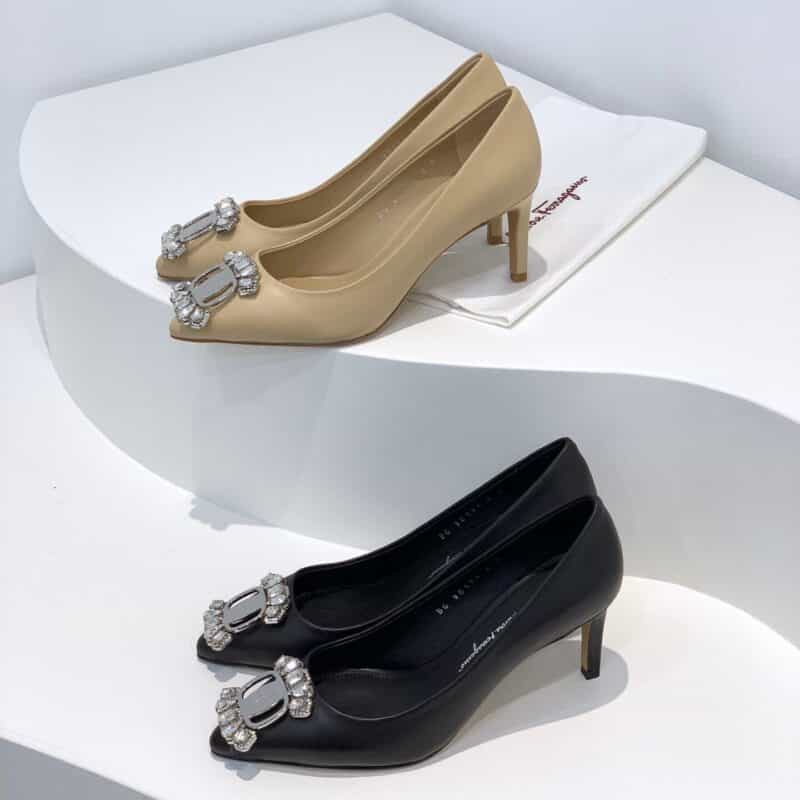 SF salvatore Ferraga*o 菲拉*慕全新钻扣尖头细跟单鞋