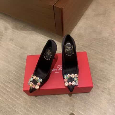 Roger Vivier 意大利真皮大底钻扣真丝 10cm高跟鞋