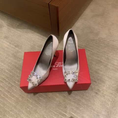 Roger Vivier 意大利真皮大底钻扣真丝 10cm高跟鞋