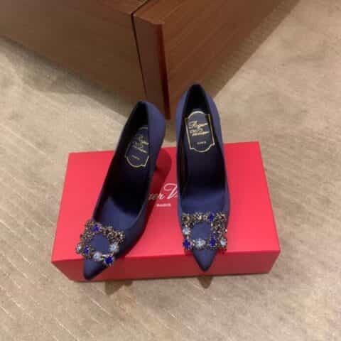 Roger Vivier 意大利真皮大底钻扣真丝 10cm高跟鞋
