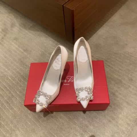 Roger Vivier 意大利真皮大底钻扣真丝 10cm高跟鞋