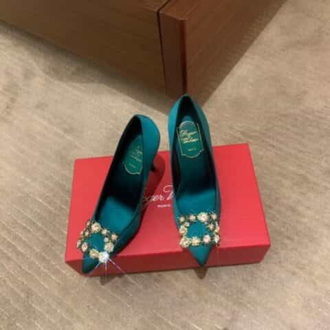 Roger Vivier 意大利真皮大底钻扣真丝 10cm高跟鞋