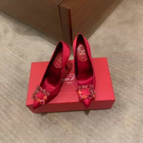 Roger Vivier 意大利真皮大底钻扣真丝 10cm高跟鞋