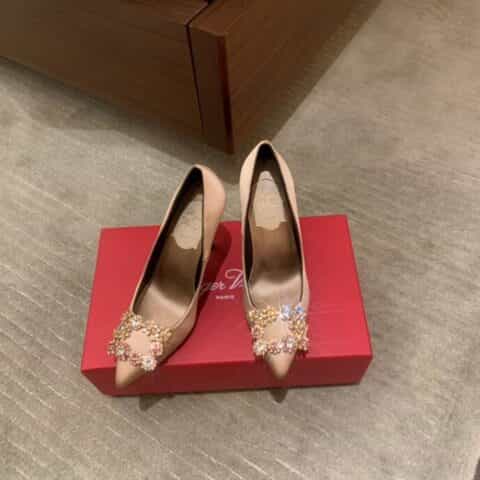 Roger Vivier 意大利真皮大底钻扣真丝 10cm高跟鞋