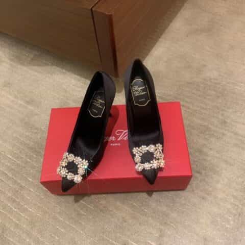 Roger Vivier 意大利真皮大底钻扣真丝 10cm高跟鞋