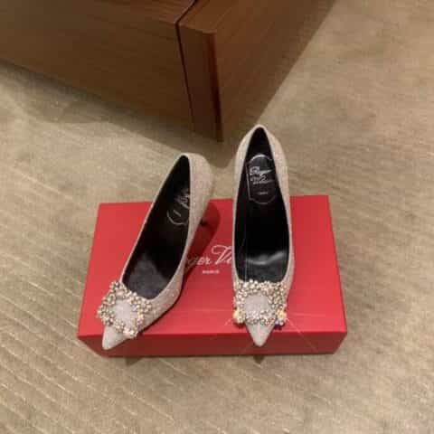 Roger Vivier 意大利真皮大底钻扣真丝 10cm高跟鞋