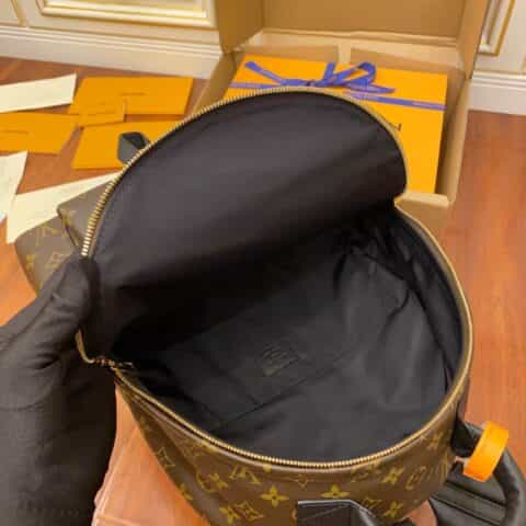 Louis Vuitton LV Palm Springs 中号双肩包 M44874