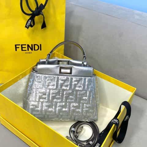 FENDI芬迪手工珠片点缀peekaboo手袋2120