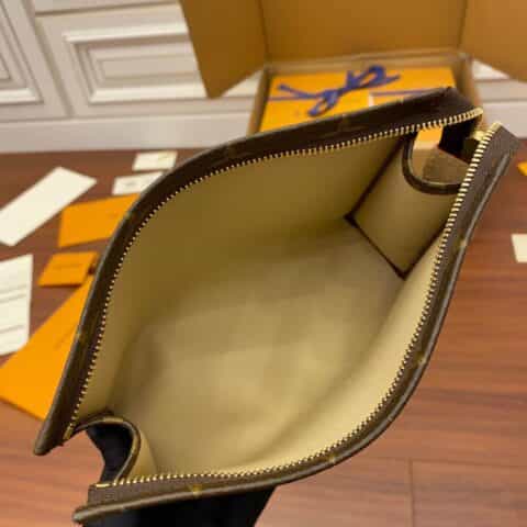 Louis Vuitton LV Toiletry Pouch 19 Pouch bag M47544