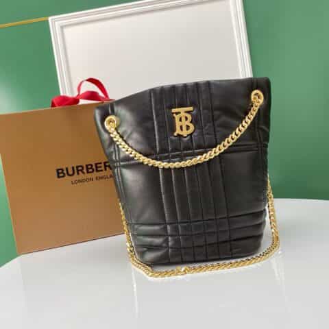 Burberry巴宝莉鞣制柔软羔羊皮绗缝款萝拉水桶包