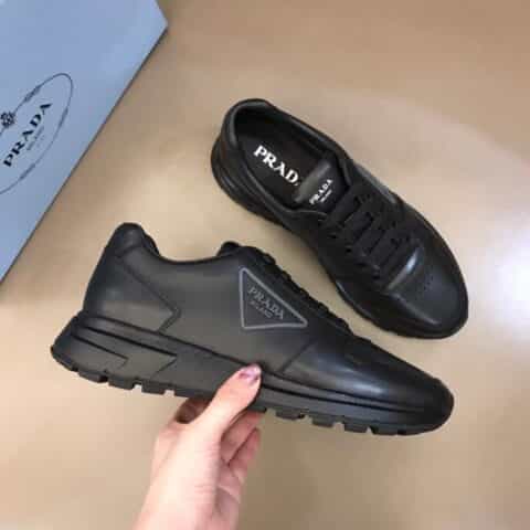 PRADA普拉达 进口头层小牛皮P 家奢品、男士运动系列