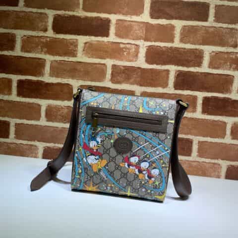 GUCCI古驰Disney x Gucci唐老鸭印花邮差包645054