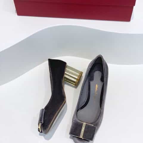 SF salvatore Ferraga*o 菲拉*慕vara丝绒面大蝴蝶结圆头金梅花跟高跟鞋