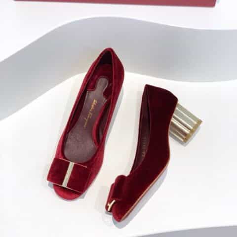 SF salvatore Ferraga*o 菲拉*慕vara丝绒面大蝴蝶结圆头金梅花跟高跟鞋