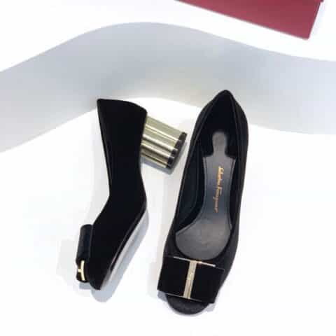 SF salvatore Ferraga*o 菲拉*慕vara丝绒面大蝴蝶结圆头金梅花跟高跟鞋