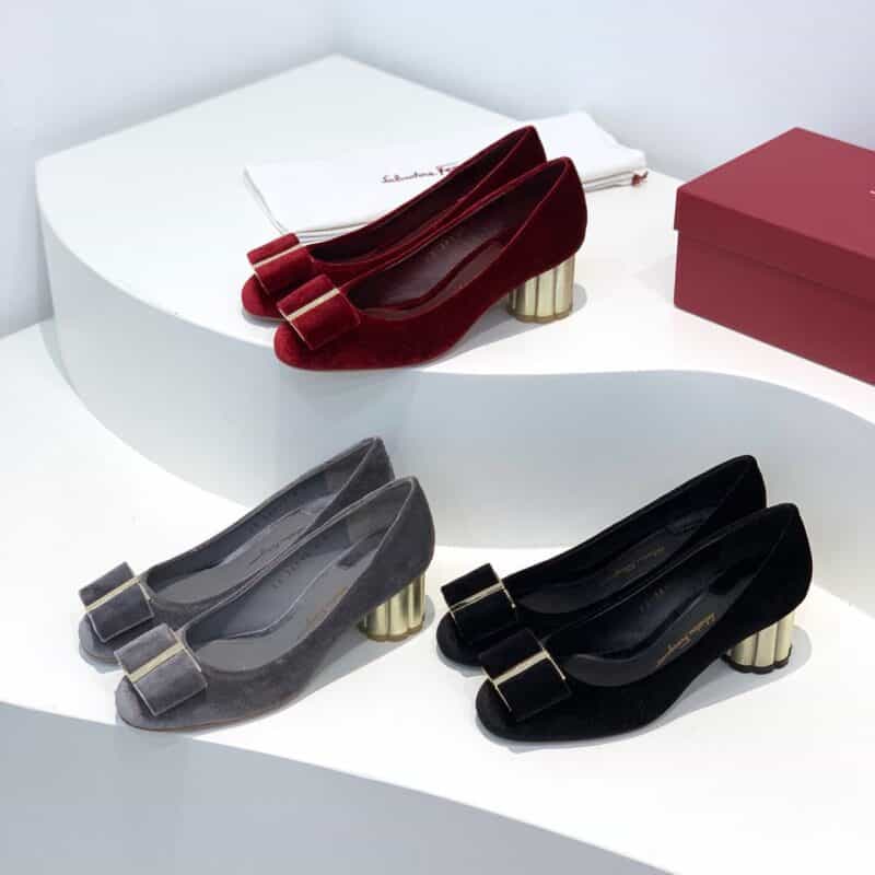 SF salvatore Ferraga*o 菲拉*慕vara丝绒面大蝴蝶结圆头金梅花跟高跟鞋