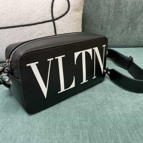 Valentino华伦天奴VLTN大logo涂鸦个性男士斜挎包0048