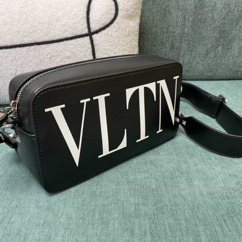 Valentino华伦天奴VLTN大logo涂鸦个性男士斜挎包0048