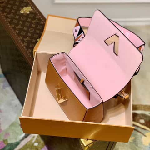 Louis Vuitton LV Twist 中号手袋 M59026焦糖色