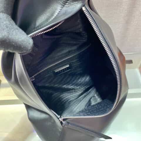 Prada 2021秋冬小牛皮男士胸包 2VZ092黑色全皮