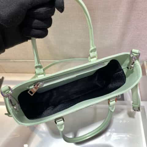 Prada 亮面皮革托特包 1BA330牛油果绿