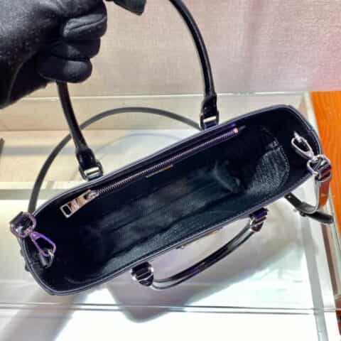 Prada 亮面皮革托特包 1BA330黑色