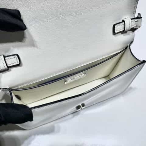 Prada 2021新款大三角形徽标翻盖包 1BH189白色