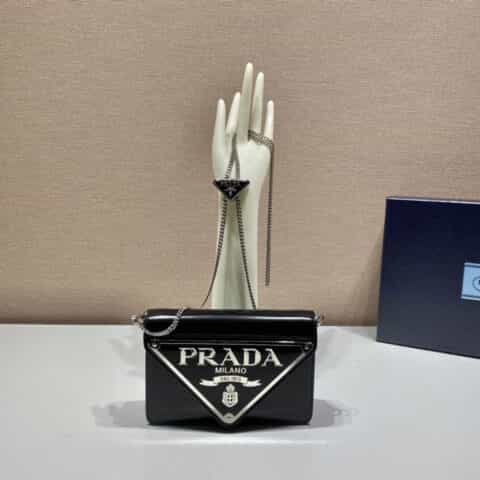 Prada 2021新款大三角形徽标翻盖包 1BH189黑色