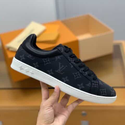 LV/路易威登 采用Monogram Eclipse帆布男士休闲鞋