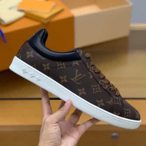 LV/路易威登 采用Monogram Eclipse帆布男士休闲鞋